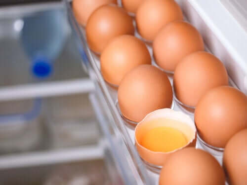 Lagerung von Eiern: Im oder außerhalb des Kühlschranks?