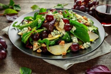 Salat mit Weintrauben: 3 gesunde Rezepte