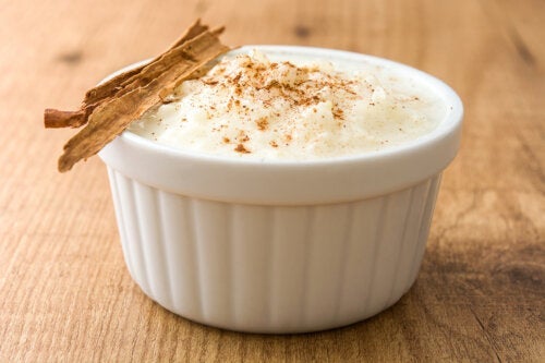 Probiere dieses Rezept für Milchreiskuchen!