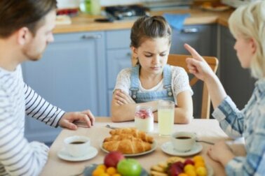 Autoritärer Erziehungsstil: Merkmale und mögliche Auswirkungen auf Kinder