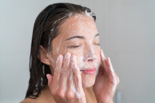Hautpflege für wenig Geld: Der Leitfaden der American Academy of Dermatology