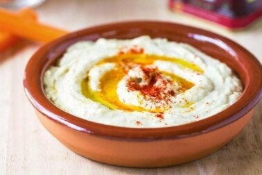 Selbstgemachter Hummus: Hier ist das Rezept!