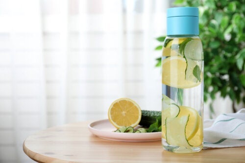 Gurken-Zitronenwasser: Darum solltest du es trinken!