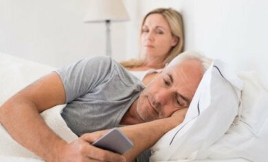 6 Anzeichen dafür, dass dein Partner fremdgegangen ist