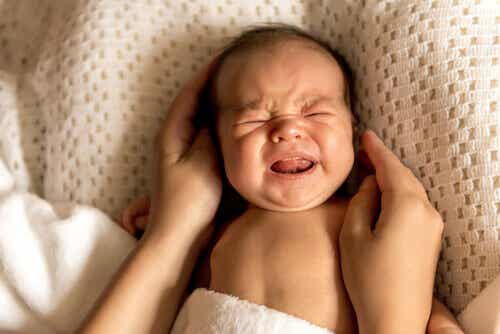 Neugeborenengelbsucht: Symptome und Behandlung