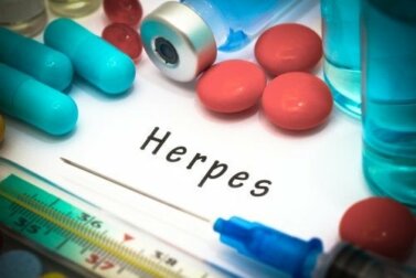 Genitalherpes: Die ersten Symptome