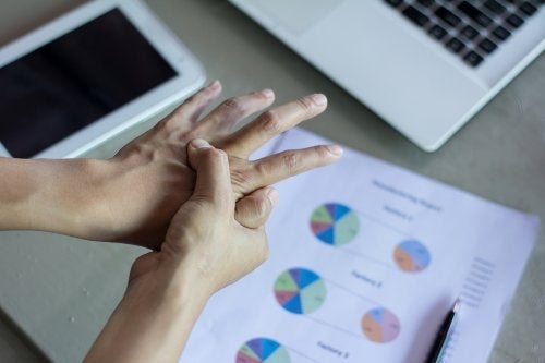 Verspannungen im Handgelenk lindern: 7 Übungen