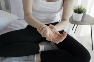 Angeschwollene Finger: Ursachen und natürliche Heilmittel