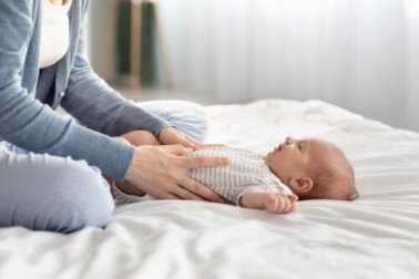 Säuglingsdyschezie: Ursachen und Behandlung