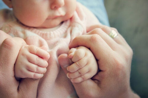 Was ist der Greifreflex bei Säuglingen?