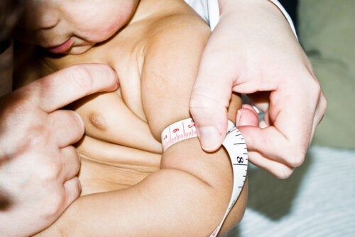 Fettleibigkeit bei Babys: Wann sollte man sich darüber Sorgen machen?