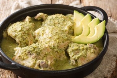 Traditionelles spanisches Rezept für Huhn in Pepitoria
