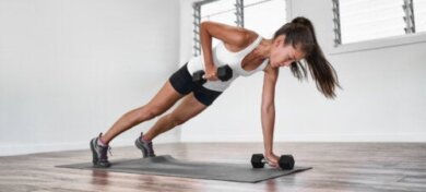 CrossFit Workout mit Kurzhanteln: 4 effektive Übungen