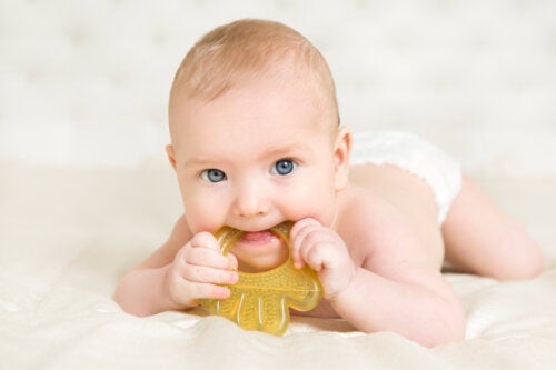 4 Monate alte Babys: Wissenswertes über Gewicht, Schlaf und Entwicklung