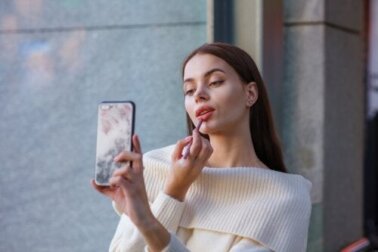 Schmollmund oder Pouty Lips: Der beliebte Lippen-Makeup-Trend auf TikTok