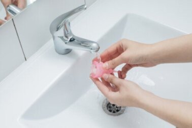 Menstruationstasse sterilisieren und reinigen: So geht´s!