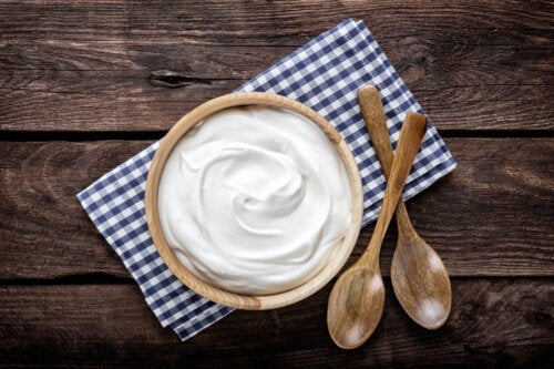 Ist Sour Cream gesund? Wissenswertes über ihre Nährstoffe und Vorteile