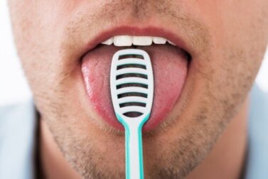 Tipps und Tricks zur richtigen Zungenreinigung