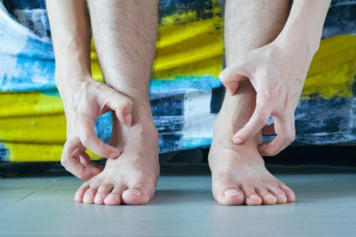 10 häufige Ursachen für juckende Beine und was du dagegen tun kannst