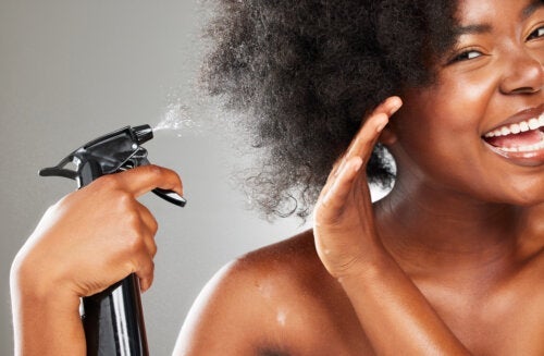 12 Arten von Haarspray und wie man sie benutzt