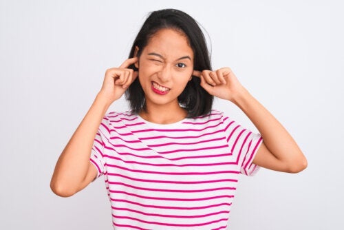 Verstopfte Ohren: 12 mögliche Ursachen und ihre Behandlung