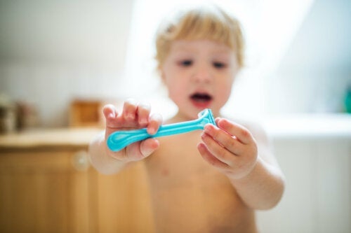 7 mögliche Risiken für Babys und Kinder im Badezimmer