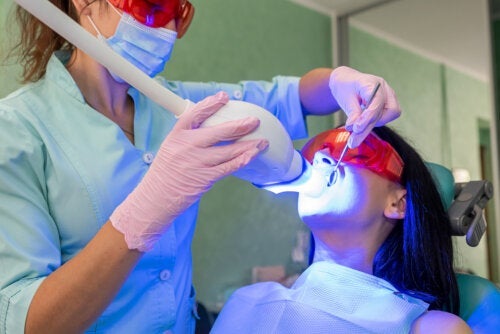 LED-Zahnaufhellung: Vorteile, Nachteile und Pflegetipps