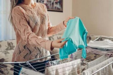 Eingelaufene Kleidung: Ist es möglich, die ursprüngliche Größe wiederherzustellen?