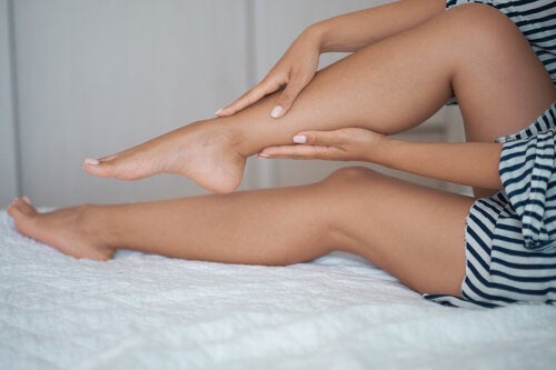 Beinschmerzen im Ruhezustand: 7 Ursachen und was man dagegen tun kann