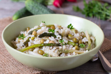Cholesterinarme Rezepte: Gemüsereis mit Chiasamen