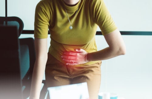 13 Kräutertees gegen Menstruationskrämpfe