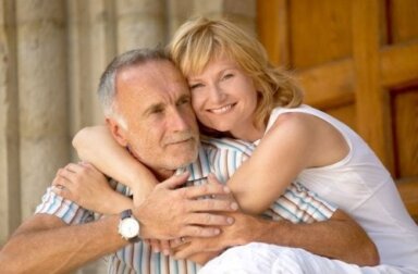 Warum Männer jüngere Frauen mögen