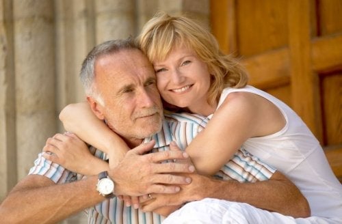 Warum Männer jüngere Frauen mögen