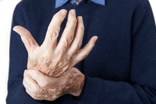 Ernährung und Arthritis: 7 Mythen und nachweislich wirksame natürliche Heilmittel