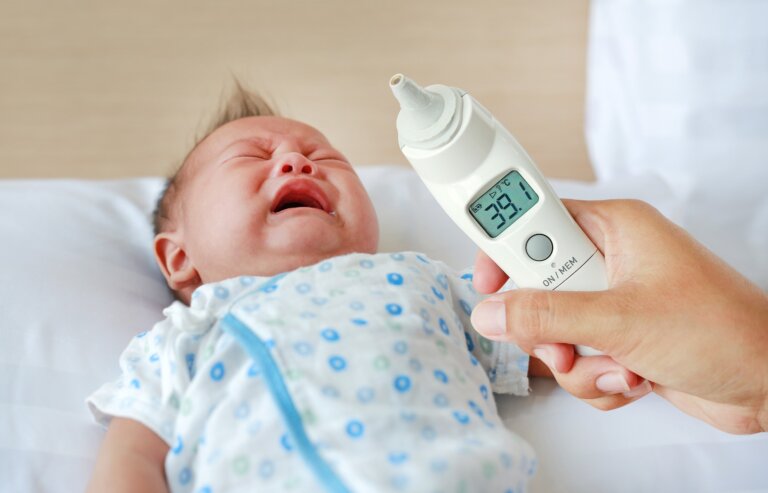 Fieber bei Babys: Was tun?