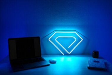 Neonlicht: 7 Dekotipps und Ideen