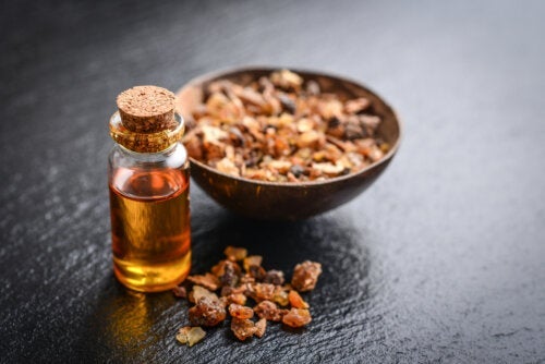 Verwendung, Vorteile und Vorsichtsmaßnahmen von Myrrheöl