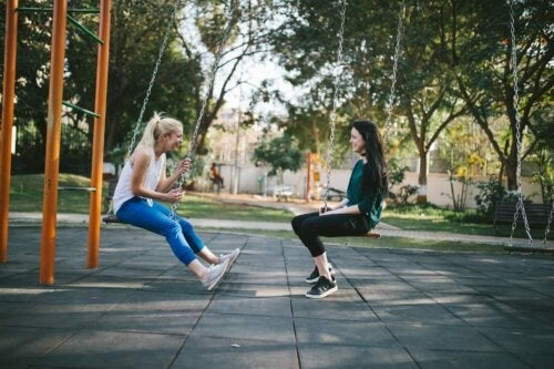 Aktives Zuhören: 5 hilfreiche Tipps, um diese Fähigkeit zu entwickeln