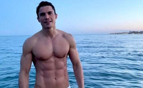 Brustmuskeln wie Álex González: 4 Übungen, die dir dabei helfen