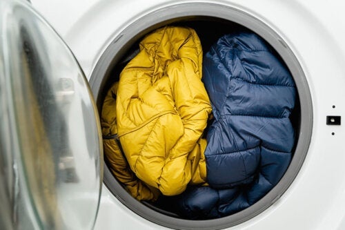 5 Fehler beim Waschen von Daunenjacken, die du vermeiden solltest, um sie nicht zu ruinieren