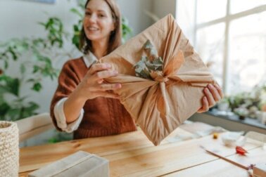 Furoshiki, der umweltfreundliche Geschenkverpackungstrend, der die sozialen Netzwerke erobert