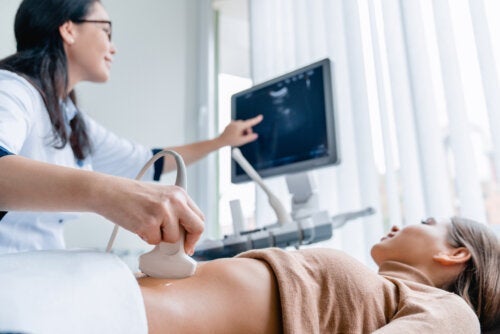 Der erste Frauenarzttermin in der Schwangerschaft: Was solltest du beachten?