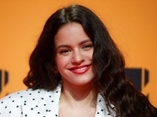 Mit dieser Ernährung und diesem Workout bleibt Rosalía in Form