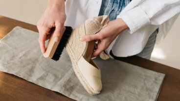 So reinigst du Espadrilles ohne Schäden