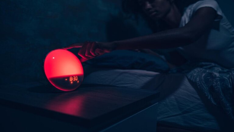 Schlafprobleme? So kann dir Rotlichttherapie helfen