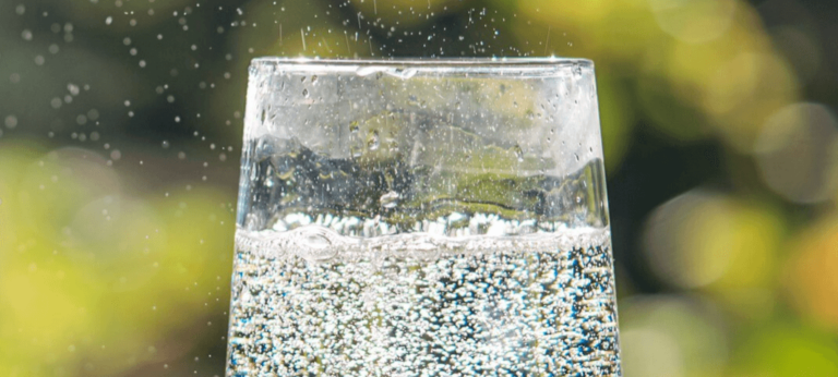 Ist es schädlich, Wasser mit Kohlensäure zu trinken?