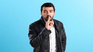 Die Kunst des Schweigens: Woher wissen, wann man besser schweigt?