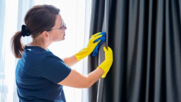 Omas Trick für saubere Vorhänge